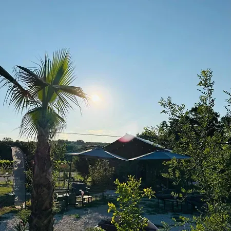 Campingplads Glamping La Yurta Nel Luxe Ingerichte Caravan *