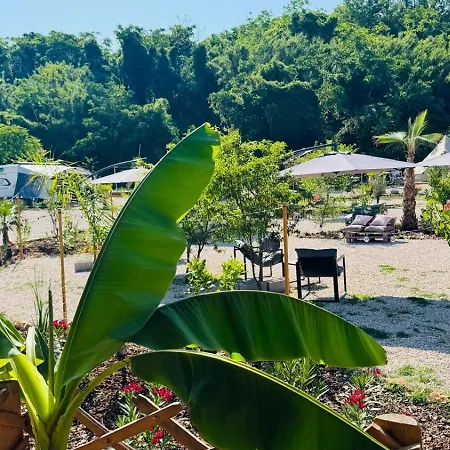 Glamping La Yurta Nel Luxe Ingerichte Caravan Campingplatz