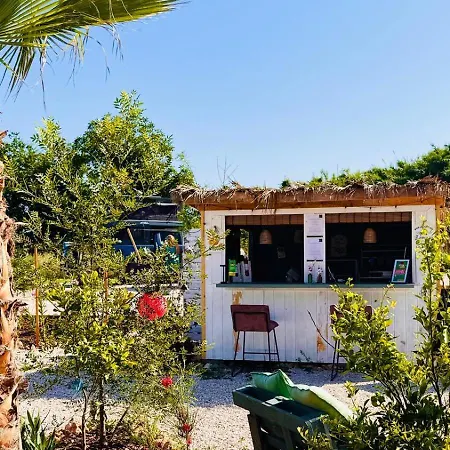Campingplads Glamping La Yurta Nel Luxe Ingerichte Caravan